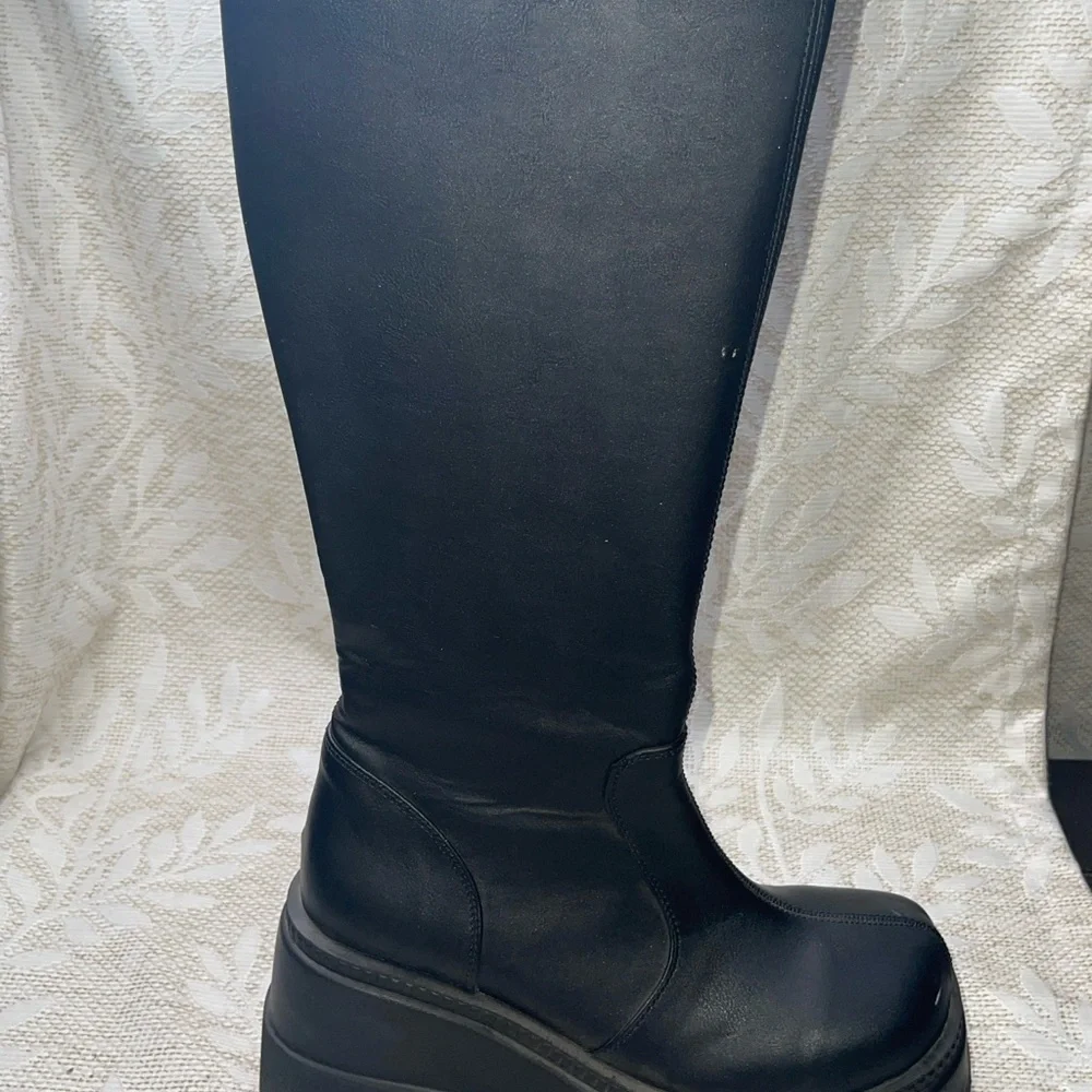 DEMONIA SHAKER-100 Women's Black Wedge Platform Boots